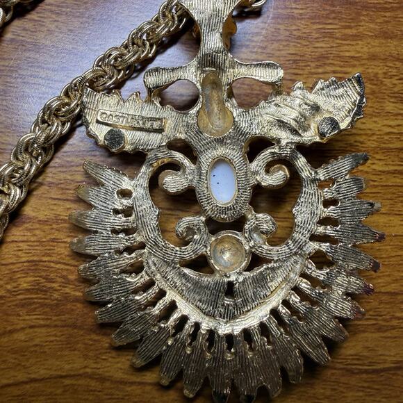 Vintage Gold  Vintage Rare Castlecliff Totem Poll Eagle Art Necklace Gold Color